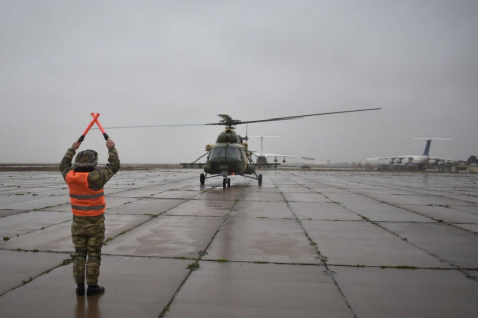 Durante la evaluación realizada en la Base de la Fuerza Aérea de Gala en el marco del Programa de Evaluación y Retroalimentación del Concepto de Capacidad Operativa (OCC E&F) de la OTAN, el equipo evaluador internacional y los expertos azerbaiyanos llevaron a cabo sesiones en el aula y sesiones informativas in situ, así como escenarios a nivel táctico en los que se verificaron el concepto y los estándares operativos de la unidad. Fotos por cortesía de la Fuerza Aérea de Azerbaiyán.