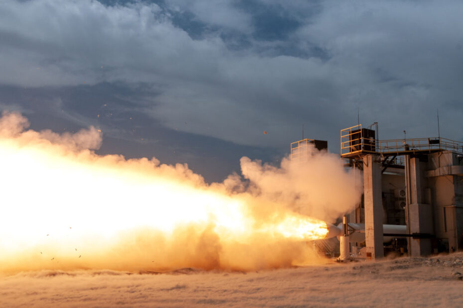 Northrop Grumman realizó con éxito una prueba de validación y cualificó su motor cohete GEM 63XL en 2021 en sus instalaciones de Promontory, Utah. (Crédito de la foto: Northrop Grumman)