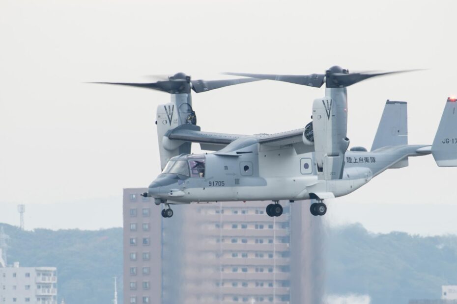 Un V-22 de las Fuerzas de Autodefensa de Japón comienza las operaciones de vuelo en el Campo Aéreo de Kisarazu el 6 de noviembre. Fotografía cortesía de la Fuerza de Autodefensa Terrestre de Japón.