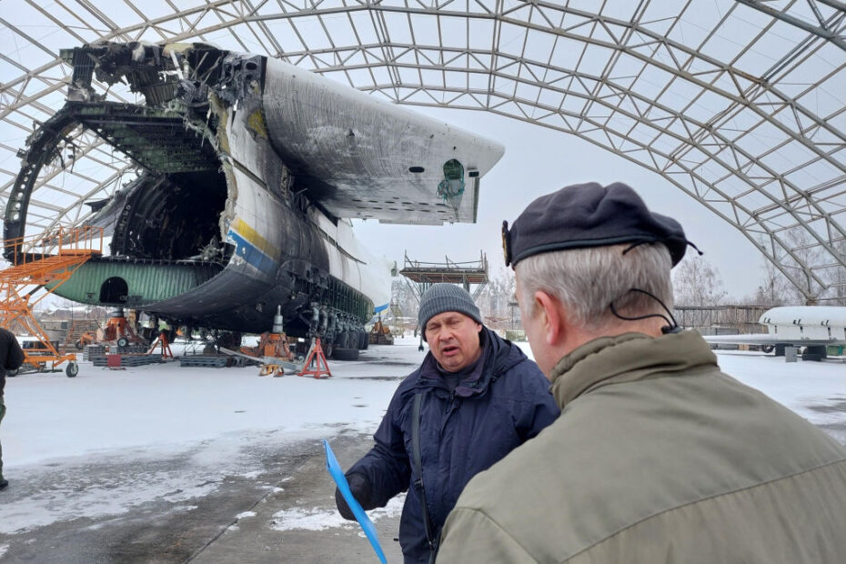 El Antonov 225 destruido en Ucrania es mostrado al CDS ©Ministerio de Defensa de los Países Bajos