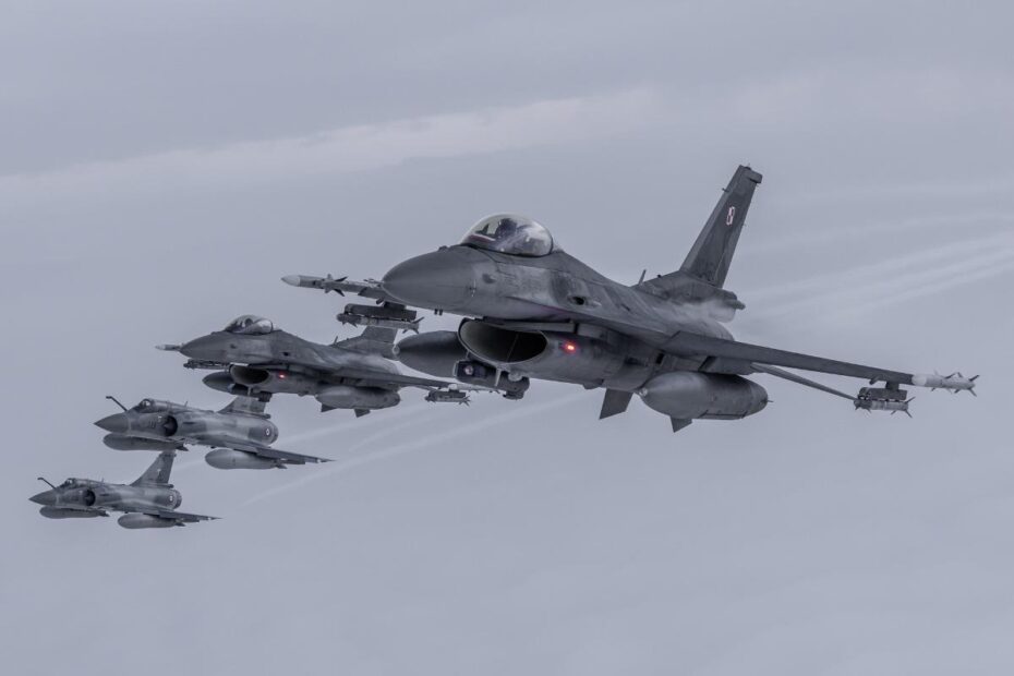 Aviones aliados de Polonia y Francia realizaron ejercicios aéreos sobre Estonia los días 13 y 14 de febrero practicando vuelos en formación cerrada y ejercicios de combate aéreo. Fotografía de Arnaud Chamberlin.