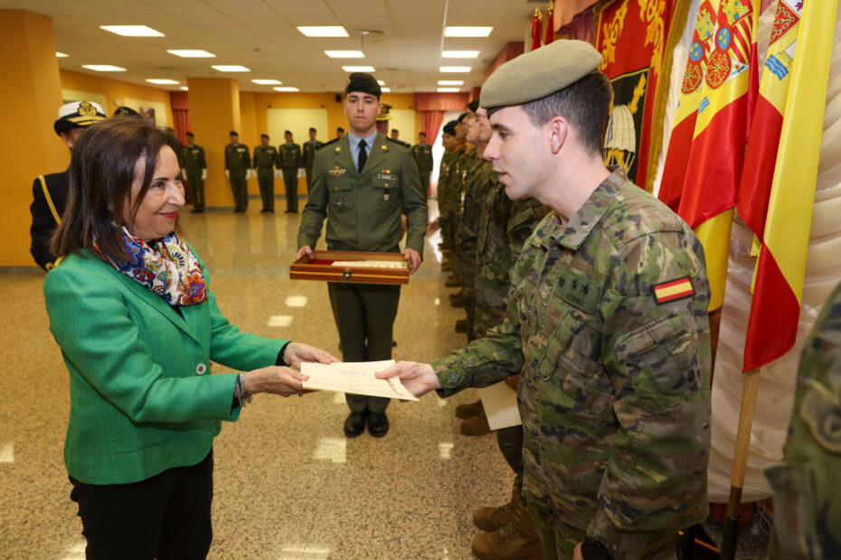 La ministra visita la Brigada Almogávares VI en la Base Príncipe de Paracuellos del Jarama. Foto: Iñaki Gómez/MDE