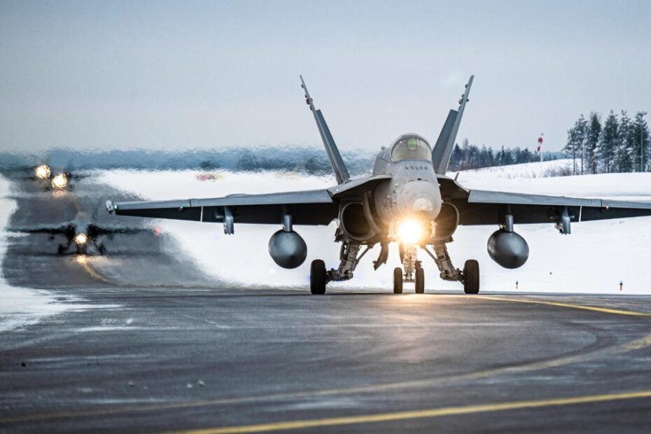 Cuatro cazas polivalentes F/A-18 Hornet. Foto: Fuerza Aérea finlandesa.