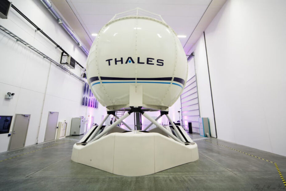 Simulador de vuelo completo H145 Reality H de Thales ©Thales
