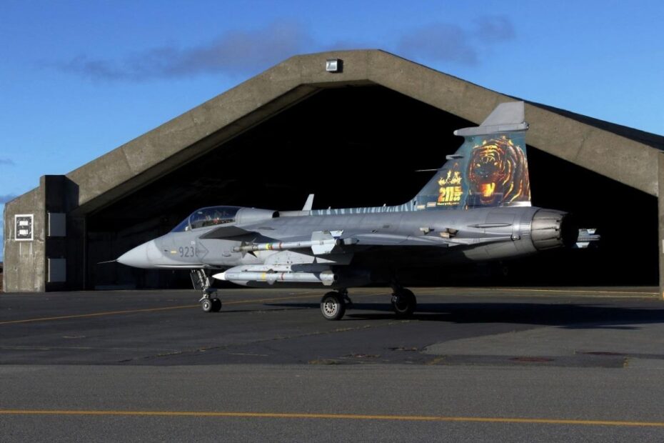 JAS-39 Gripen de la Fuerza Aérea Checa durante el tercer despliegue en el marco de la Misión de Vigilancia Aérea de la OTAN en Islandia. Fotografía de Jan Kouba.