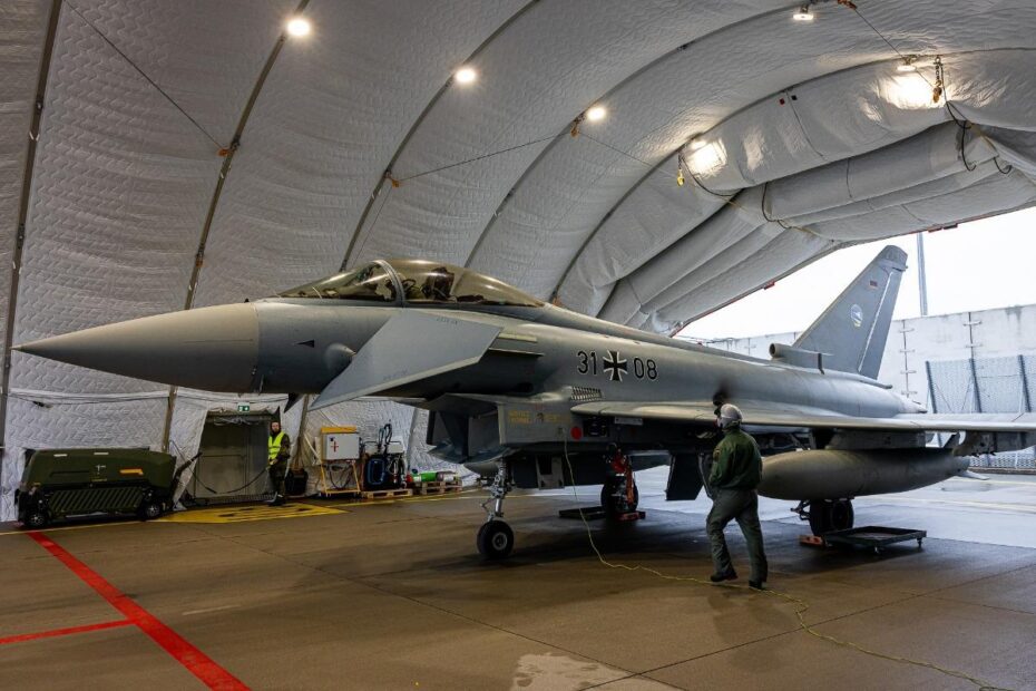 La Base Aérea de Lielvārde ha recibido por primera vez Eurofighters alemanes que llevarán a cabo la vigilancia aérea de la OTAN desde aquí durante los próximos meses. Foto de Arnaud Chamberlin.