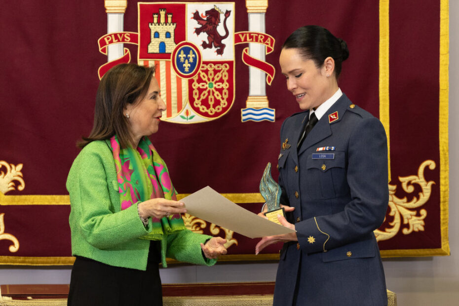 La ministra preside la entrega de la XI Edición del Premio “Soldado Idoia Rodríguez, mujer en las Fuerzas Armadas”. Foto: Marco Romero/MDE