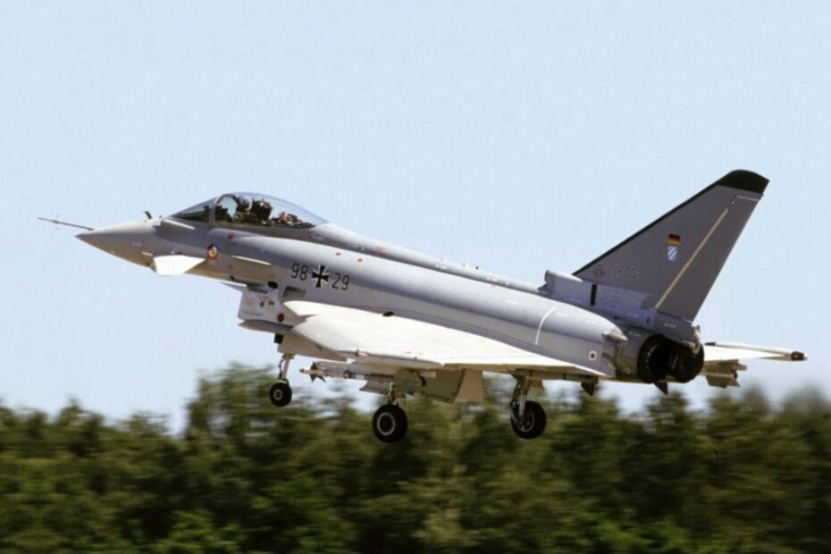 El piloto de pruebas Peter Weger realiza su vuelo inaugural en el Eurofighter Typhoon el 27 de marzo de 1994. Imagen: ©Eurofighter Jagdflugzeug GmbH