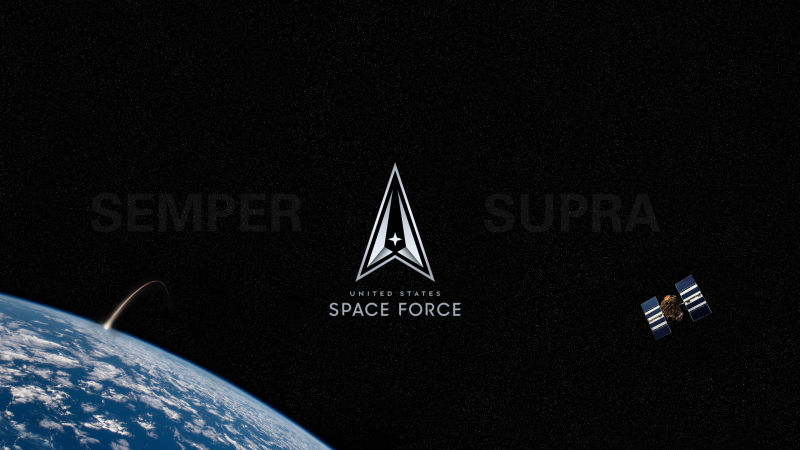 La Fuerza Espacial de los Estados Unidos presentó su logotipo y lema, Semper Supra (Siempre Arriba), el 22 de julio de 2020 en el Pentágono, D.C. El logotipo y el lema honran la herencia y la historia de la Fuerza Espacial de los Estados Unidos. ©US Space Force