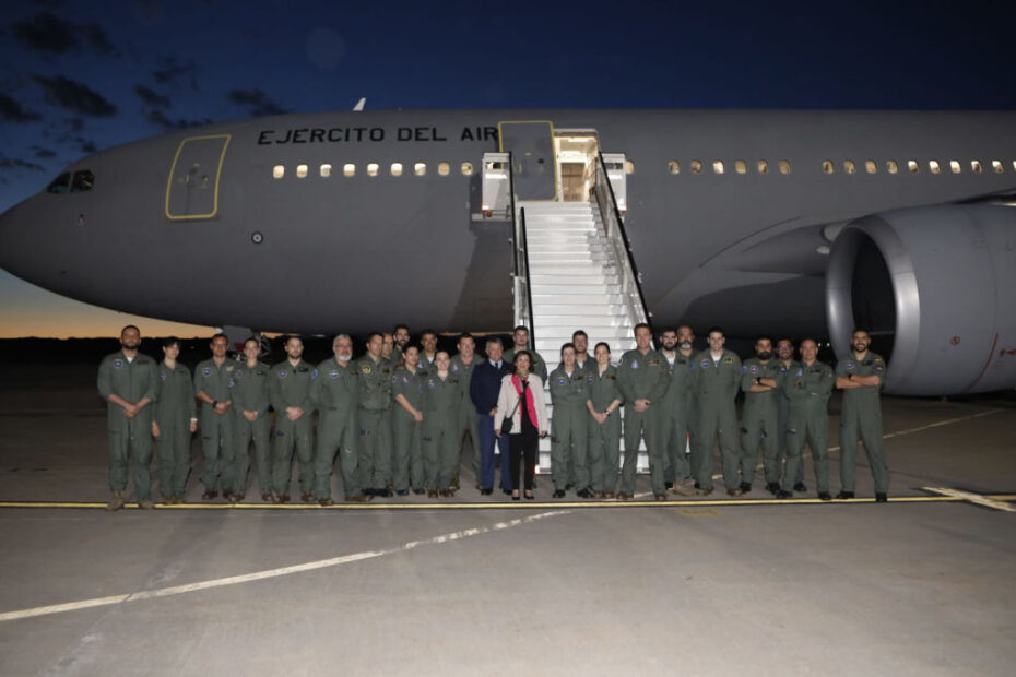 La ministra de Defensa recibe y agradece el trabajo de la UMAER en la Base Aérea de Torrejón de Ardoz. Foto: Ruben Somonte/MDE