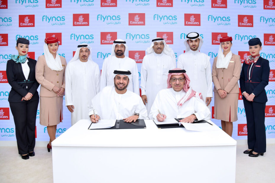 El MoU fue firmado en ATM por Adnan Kazim, Vicepresidente y Director Comercial de Emirates, y Bander Almohanna, Consejero Delegado y Director General del Grupo flynas, en presencia de Su Alteza el Jeque Ahmed bin Saeed Al Maktoum, Presidente y Consejero Delegado de Emirates Airline & Group, y el Presidente de flynas Ayed Al Jeaid, junto con otros altos representantes de ambas aerolíneas. ©Emirates