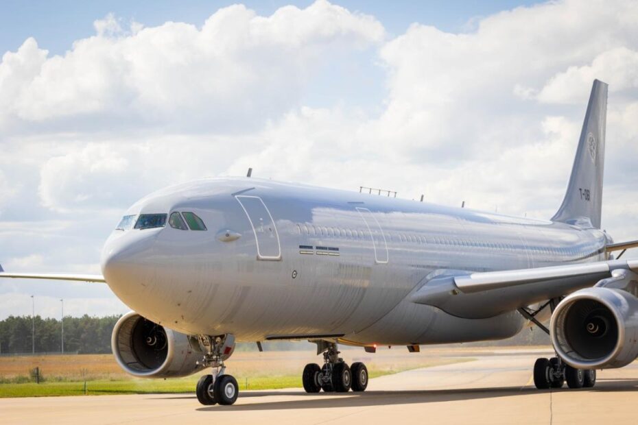 El octavo A330 MRTT rueda en su nueva base en la Base Aérea de Eindhoven (Países Bajos). Fotografía por cortesía de MMU.