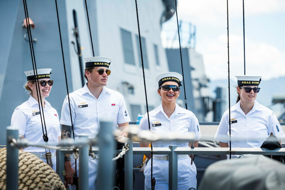 Marineros del HMAS Sydney llegan a la Base Conjunta Pearl Harbor-Hickam, Hawái, en preparación para la Rim of the Pacific (RIMPAC) 2024. ©Defensa de Australia