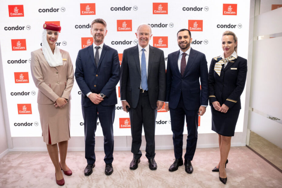 De izquierda a derecha: Peter Gerber, Consejero Delegado de Condor, Sir Tim Clark, Presidente de Emirates y Adnan Kazim, Vicepresidente y Director Comercial de Emirates. ©Emirates