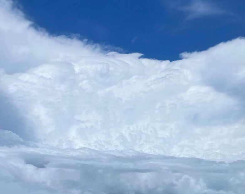 Miembros del 53º Escuadrón de Reconocimiento Meteorológico, Cazadores de Huracanes de la Reserva de la Fuerza Aérea, volaron a través del ojo del huracán Beryl, el 2 de julio de 2024. El huracán Beryl alcanzó la categoría 5, con vientos sostenidos de 165 millas por hora. (Foto de cortesía de la Fuerza Aérea de EE.UU.)