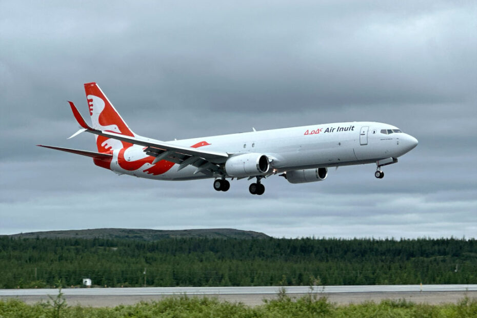 El B737-800 NG de Air Inuit llega a Kuujjuaq el 16 de julio de 2024 (CNW Group/Air Inuit)