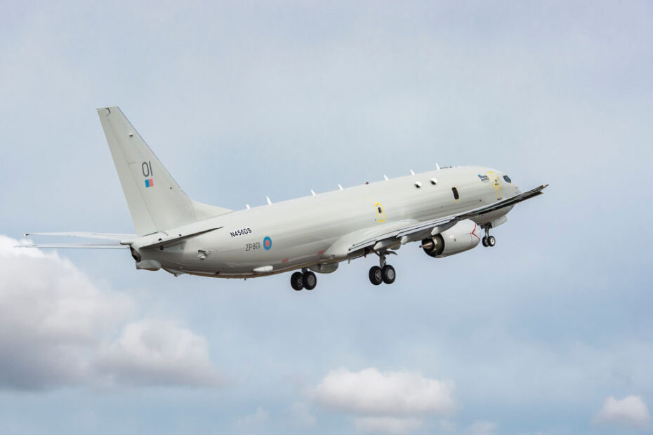 Todos los aviones militares construidos por Boeing, como el P-8A Poseidon que opera la Real Fuerza Aérea, pueden volar con combustible de aviación sostenible (SAF) en los límites aprobados actualmente. (Foto de Boeing).