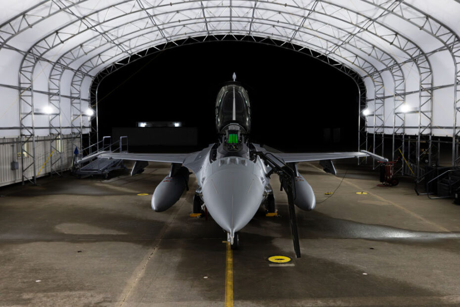 El F-16 Block 70, equipado con el vanguardista radar APG-83 AESA y aviónica avanzada, marca la pauta para los cazas de cuarta generación. ©Lockheed Martin