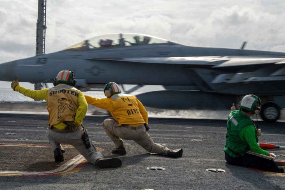 Foto de la U.S. Navy por el Especialista en Comunicaciones de 3a. clase Chambers