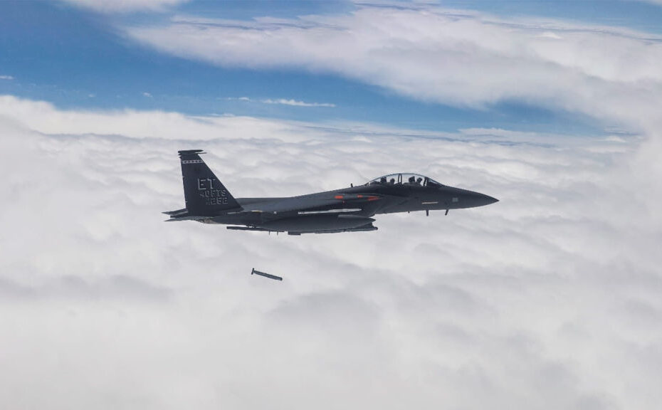 El arma inteligente StormBreaker® de Raytheon tuvo una tasa de éxito del 100% en 14 de los 14 lanzamientos previstos del F-35C en 2023. Imagen: RTX