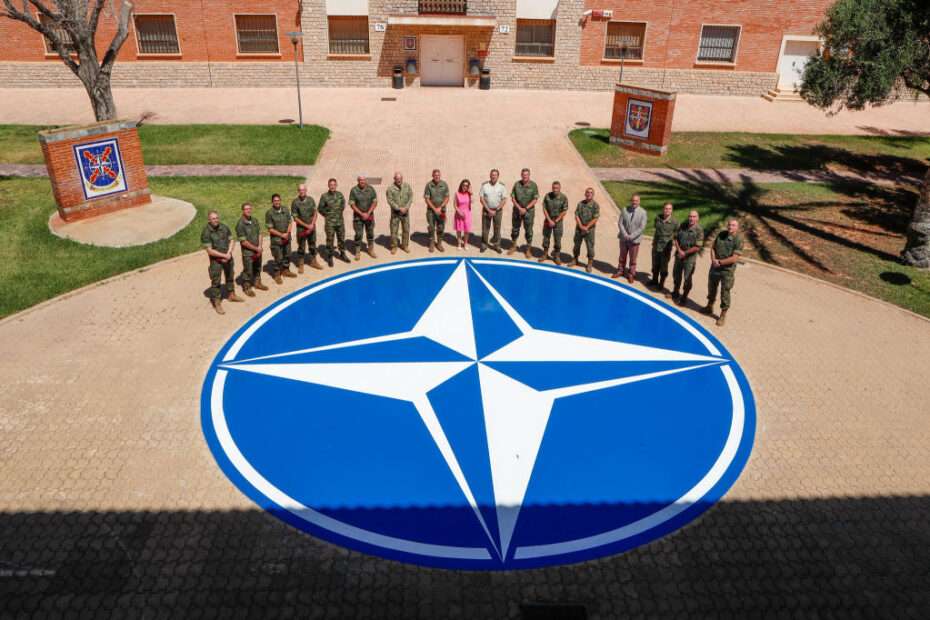 Visita el Cuartel General Terrestre de Alta Disponibilidad, en la base militar 'Jaime I' en Bétera (Valencia). Foto: Rubén Somonte/MDE