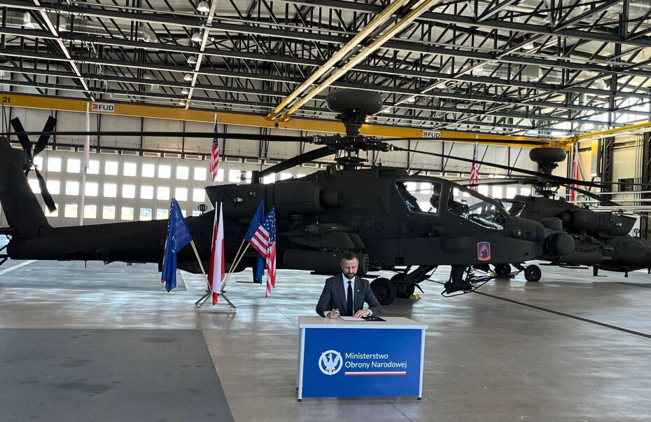 El Gobierno de Polonia ha firmado una Carta de Oferta y Aceptación de Ventas Militares Exteriores por 96 helicópteros de combate Boeing AH-64E Apache, como parte del programa polaco de helicópteros de ataque KRUK. (Foto: Ministerio de Defensa de la República de Polonia)