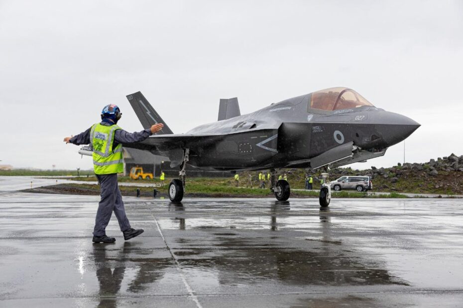 F35-B en rodaje, es la primera vez que los F-35 británicos llevarán a cabo una misión de policía aérea de la OTAN. Foto: UK MOD © Crown copyright 2024