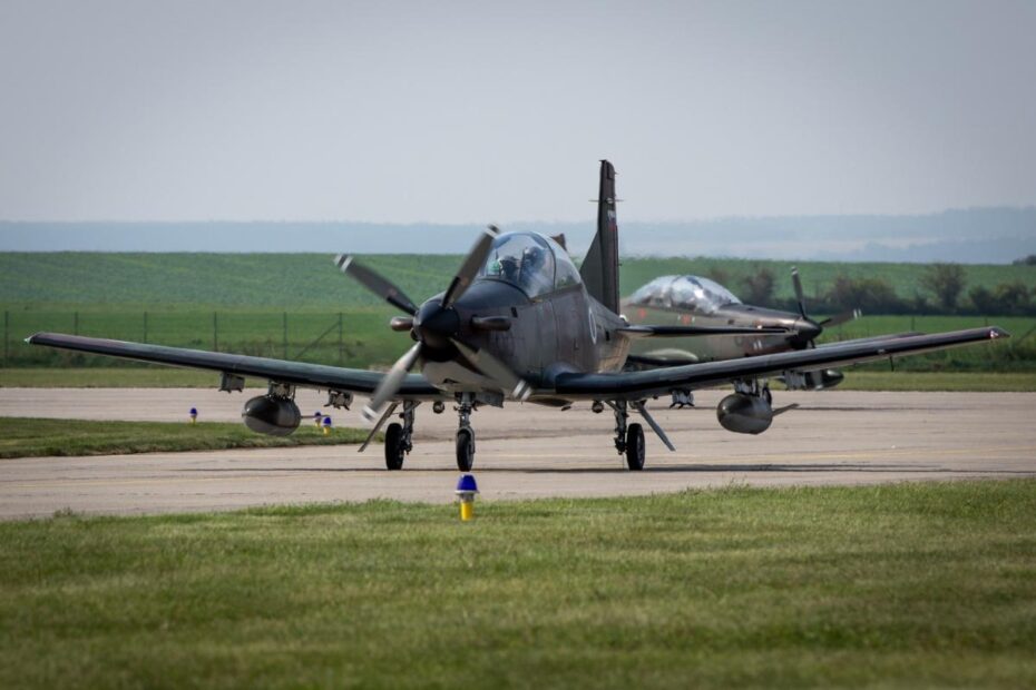 Sloveina participa con su avión de hélice PC-9 en el ejercicio Ample Strike 24. La Fuerza Aérea de Eslovenia también organiza su versión de un ejercicio JTAC - Adriatic Strike - como otra oportunidad para la comunidad JTAC. Fotografía de Hana Havrdová.