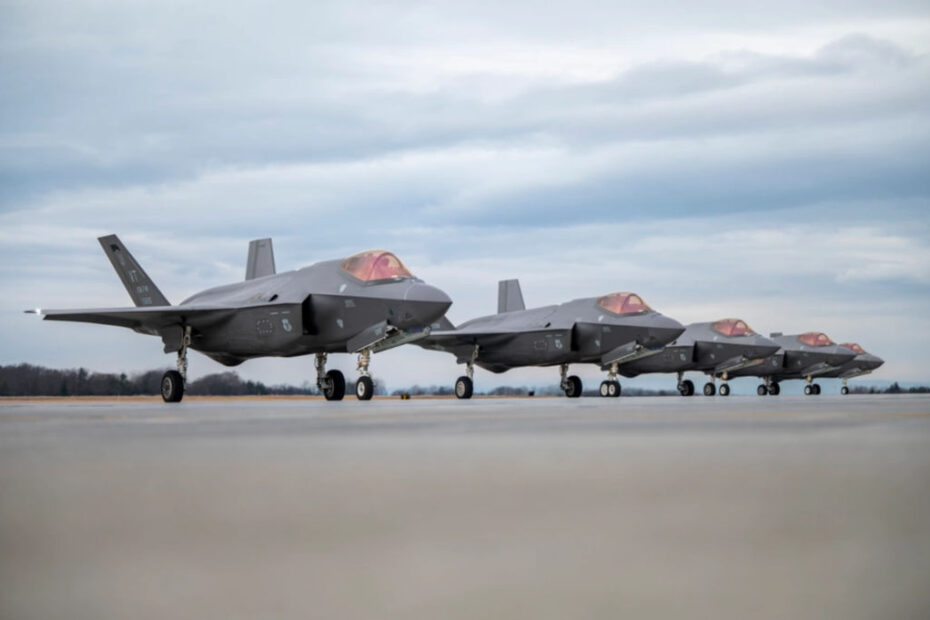 F-35A Lightning II asignados al 134º Escuadrón de Caza, 158º Ala de Caza, Guardia Nacional Aérea de Vermont (Foto de la Guardia Nacional Aérea de EE.UU. por el sargento Patrick Crosley)