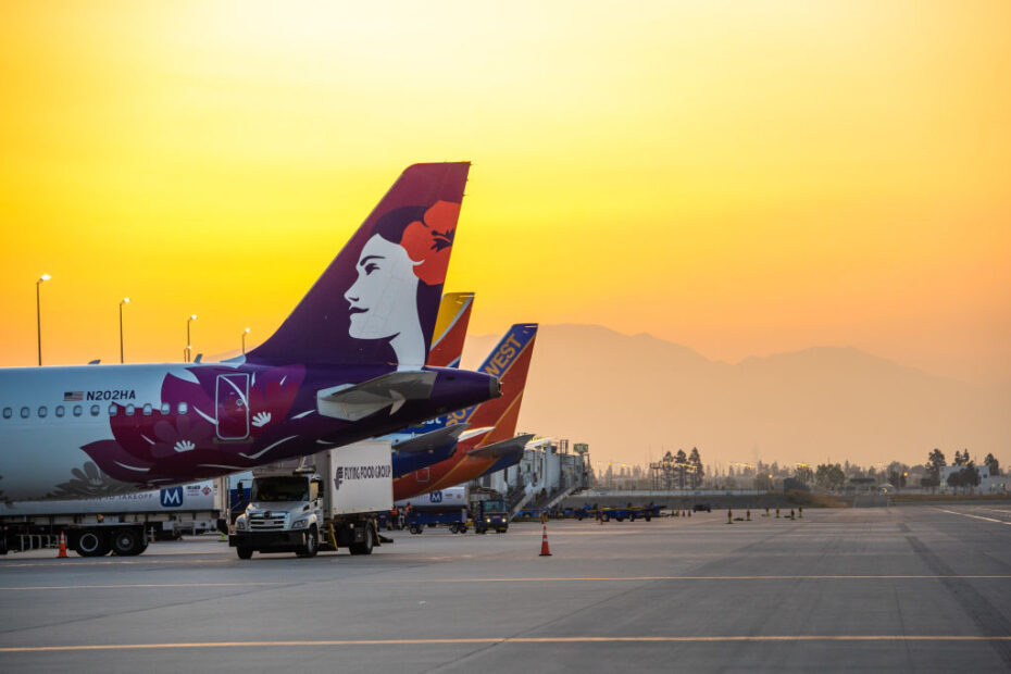 El Aeropuerto Internacional de Ontario ha recibido 2,5 millones de dólares del Programa de Aeropuertos Voluntarios de Bajas Emisiones (VALE) de la FAA para sustituir 22 unidades de Aire Preacondicionado (PCA), dispositivos externos de calefacción, refrigeración y deshumidificación que controlan la temperatura y mantienen cómodos los pasillos de embarque y los aviones cuando están estacionados en la puerta de embarque. ©Aeropuerto Internacional de Ontario