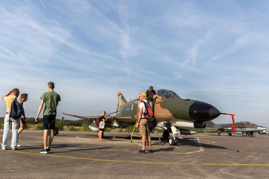 Durante la joprnada de verano de Soesterberg 2024, las personas y los equipos se acercan mucho este fin de semana. ©defensa de los Países Bajos