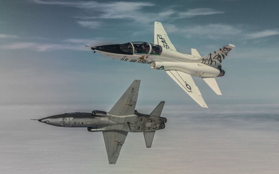 Entrenadores de reactores T-38C Talon durante un vuelo de entrenamiento en el Programa Conjunto Euro-OTAN de Entrenamiento de Pilotos de Jets en la Base Sheppard de la Fuerza Aérea en Wichita Falls, Texas. Imagen: OTAN