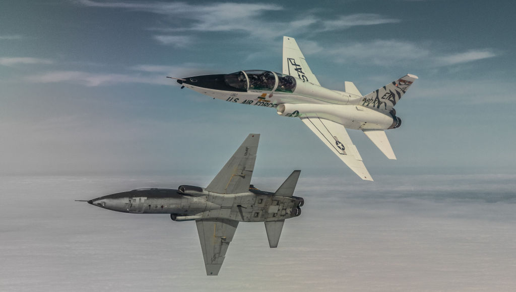 Entrenadores de reactores T-38C Talon durante un vuelo de entrenamiento en el Programa Conjunto Euro-OTAN de Entrenamiento de Pilotos de Jets en la Base Sheppard de la Fuerza Aérea en Wichita Falls, Texas. Imagen: OTAN