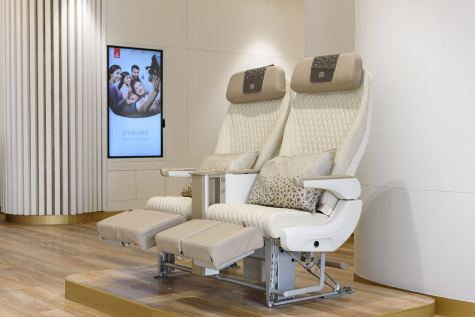 La tienda de viajes londinense «Emirates World» también ofrecerá a los clientes la oportunidad de probar el elogiado asiento Premium Economy de la aerolínea. Espacio comercial de Emirates en Gloucester Road, Londres. ©Emirates