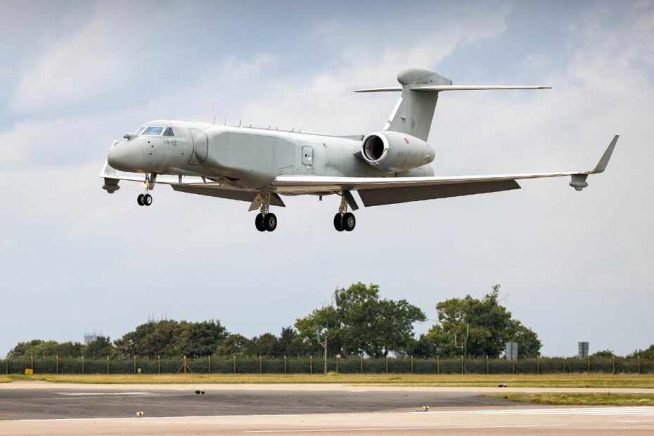 Un E-550A italiano de Alerta Temprana Aerotransportada Conforme ha proporcionado recientemente servicios críticos de vigilancia aerotransportada, mando, control y comunicaciones en el Báltico y Polonia, como parte de una actividad concertada de vigilancia reforzada de la OTAN para garantizar la seguridad de los aliados y mejorar su preparación. Foto cortesía de la Fuerza Aérea Italiana