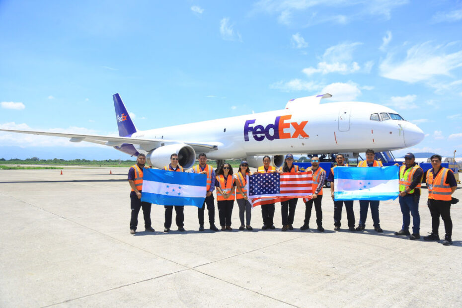 En Centroamérica, un avión Boeing 757 de FedEx ofrece conectividad directa entre el Aeropuerto La Aurora en Guatemala y el Aeropuerto Internacional Ramón Villeda Morales en San Pedro Sula, Honduras, con Miami. ©FedEx