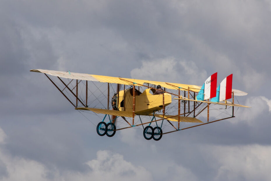 Durante la 48.ª edición del salón aeronáutico “Le temps des Hélices”, una reconstrucción de un Caudron G3. Imagen: Armée de l'Air et de l'Espace