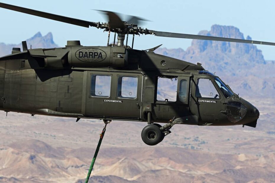 El Black Hawk Opcionalmente Pilotado de Sikorsky ayudará al Cuerpo de Marines de EE.UU. a probar la autonomía de vuelo para el reabastecimiento en espacios de batalla disputados. Foto: ©Sikorsky, una empresa de ©Lockheed Martin.