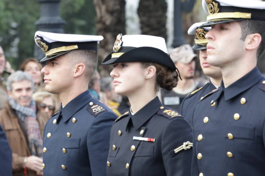 La Princesa Leonor embarca en el buque escuela 'J. S. de Elcano'. Foto: Casa Real