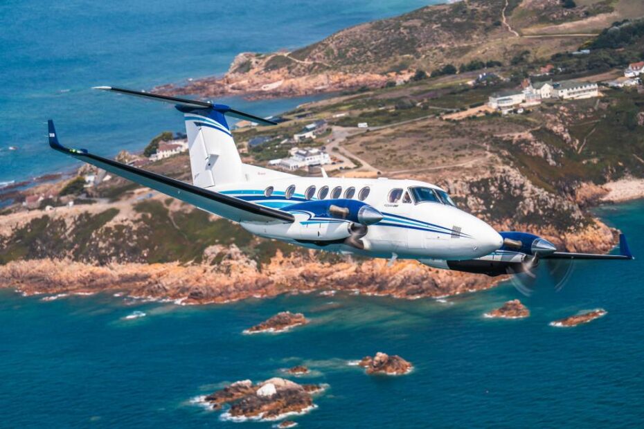 Beechcraft King Air 260 en vuelo (Foto: Business Wire)