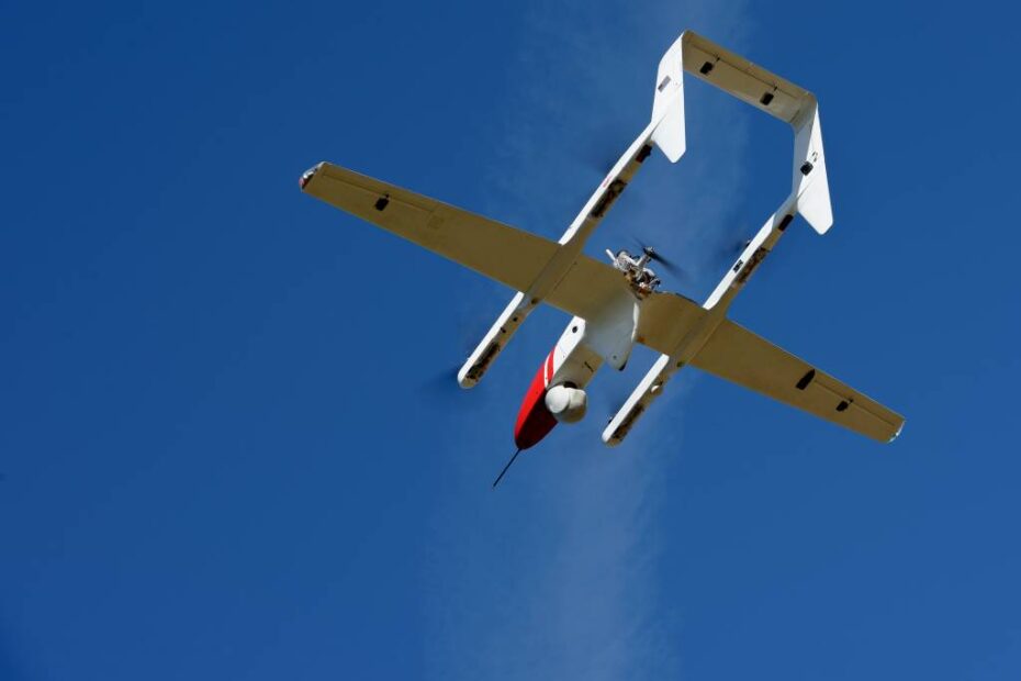 Un vehículo aéreo no tripulado (UAV) FVR90 despega del aeropuerto de la Academia de la Bahía de Monterey, cerca de Watsonville (California), durante la prueba Shakedown de Capacidades Avanzadas para Operaciones de Respuesta a Emergencias (ACERO) en noviembre de 2024. ©NASA/Don Richey