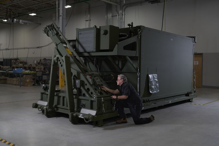 Northrop Grumman produce en su centro de fabricación de Huntsville (Alabama) artículos finales de gran envergadura, como el Centro de Operaciones de Intervención (EOC), para el Ejército de Estados Unidos en apoyo de Polonia. (Crédito de la foto: Northrop Grumman)