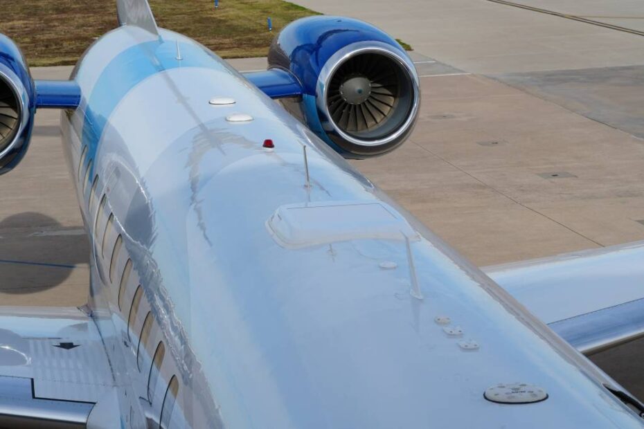 Instalación de Starlink en el Embraer Legacy 600 ©Business Jet