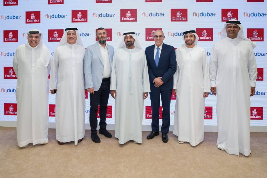 Emirates Skywards ha anunciado que sus miembros ya pueden canjear Millas Skywards por Classic Rewards en todos los vuelos de flydubai. El acuerdo se firmó en presencia de Su Alteza el Jeque Ahmed bin Saeed Al Maktoum, Presidente y Consejero Delegado del Grupo Emirates y Presidente de flydubai, y de altos ejecutivos tanto de Emirates como de flydubai. ©Emirates
