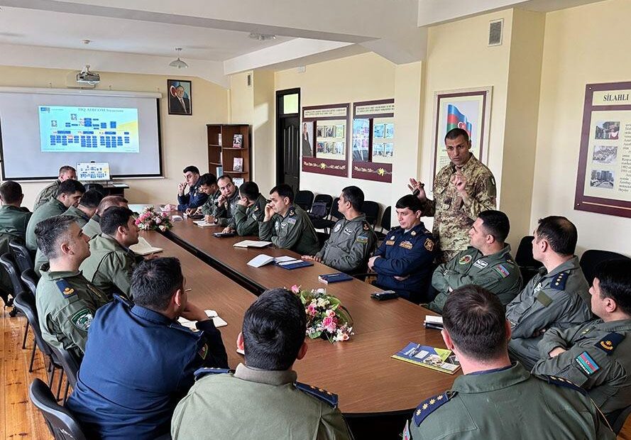 El curso, celebrado en el marco del Programa de Cooperación de Asociación Individual 2025 entre la OTAN y el Ministerio de Defensa de Azerbaiyán. Foto cortesía del Ministerio de Defensa de la República de Azerbaiyán.