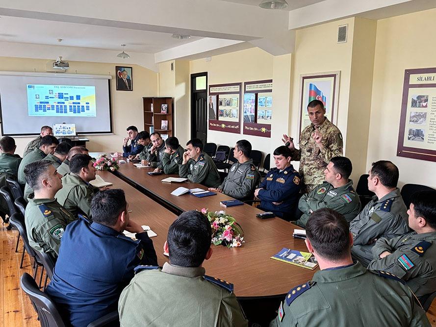 El curso, celebrado en el marco del Programa de Cooperación de Asociación Individual 2025 entre la OTAN y el Ministerio de Defensa de Azerbaiyán. Foto cortesía del Ministerio de Defensa de la República de Azerbaiyán.