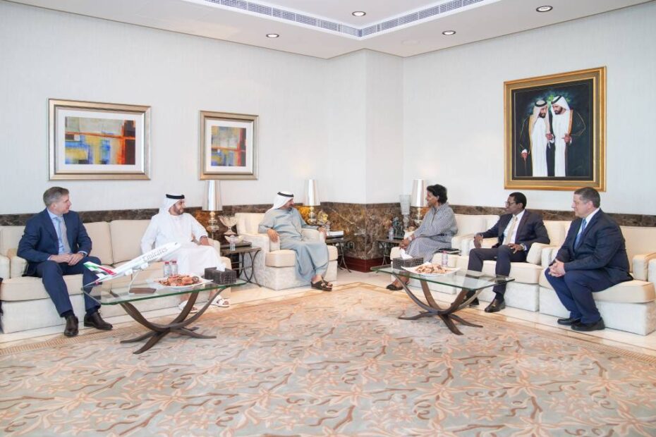 Su Alteza el Jeque Ahmed bin Saeed Al Maktoum, Presidente y Consejero Delegado de Emirates Airline and Group, recibió recientemente a Suzan Kereere, Presidenta de Mercados Globales de PayPal, plataforma global de comercio digital, en la sede de Emirates Group ©Emirates