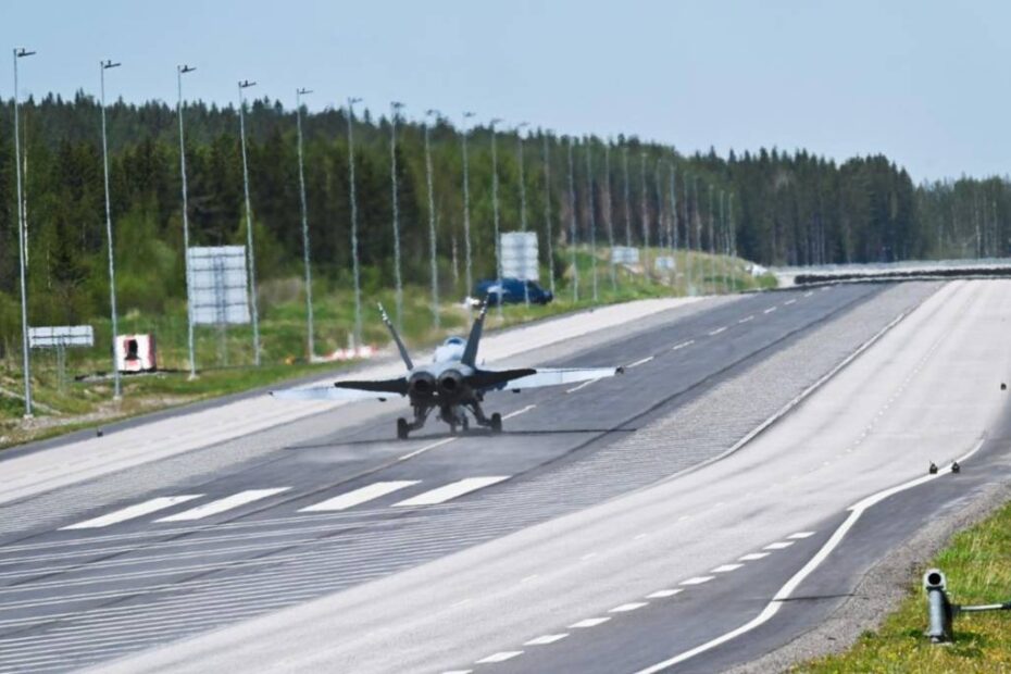 Fotografía cedida por las Fuerzas Aéreas Suecas, las Fuerzas Aéreas Finlandesas y las Reales Fuerzas Aéreas de los Países Bajos.