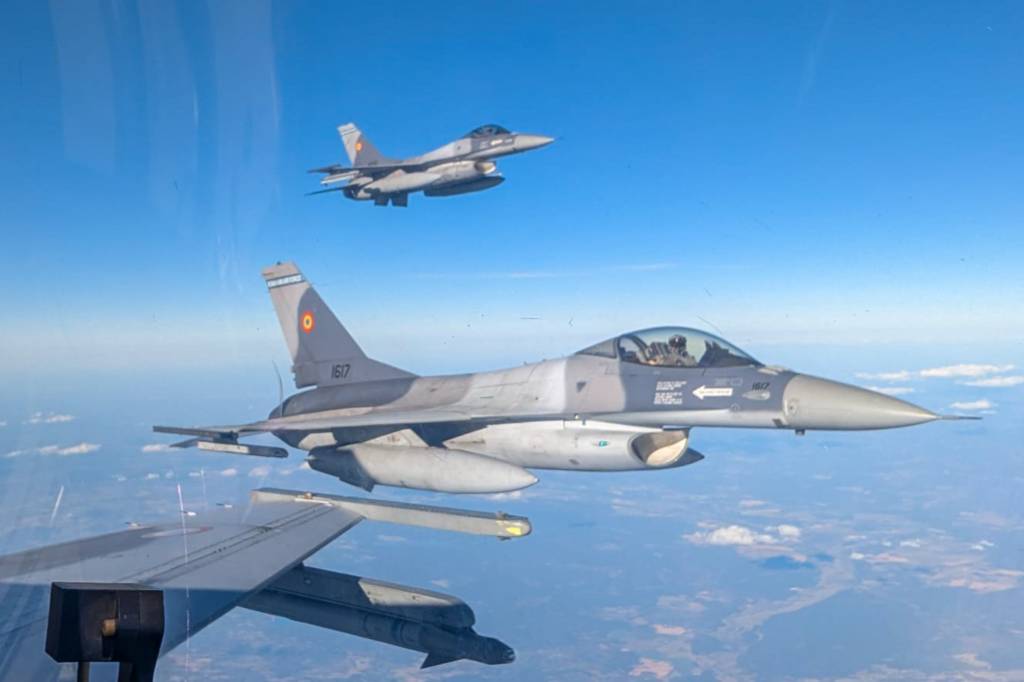 F-16 rumanos actualmente desplegados en la misión de Policía Aérea de la OTAN en Lituania, se unen al Ejercicio Hedgehog para misiones de Apoyo Aéreo Cercano e Interdicción Aérea. Foto cortesía de la Fuerza Aérea Rumana