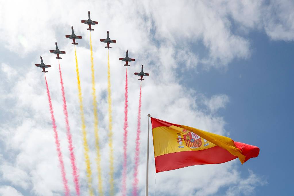 Desfile militar, presidido por SS.MM. los Reyes, con motivo del Día de las Fuerzas Armadas en Santa Cruz de Tenerife. Fotos: Ruben Somonte/MDE